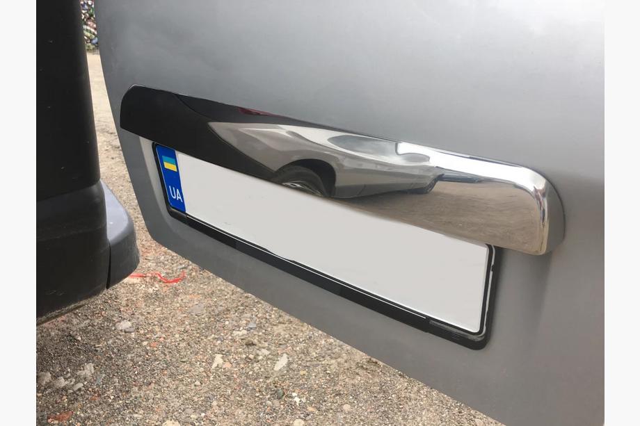 Renault Trafic 2015- Chromleiste über dem Kennzeichen (Edelstahl) Image