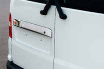 Volkswagen T5 Multivan 2003–2010 Chromleiste über dem Kennzeichen für Flügeltüren (Edelstahl) Foto 1
