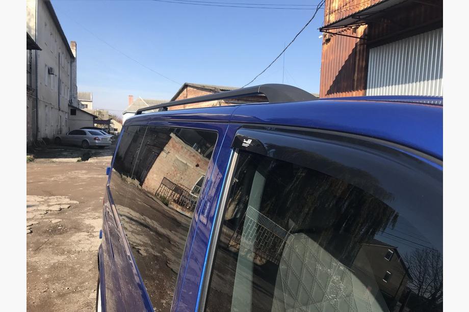Volkswagen T5 Multivan 2003–2010 Schwarze Dachreling Lange Basis, Metallfuesse Foto 5