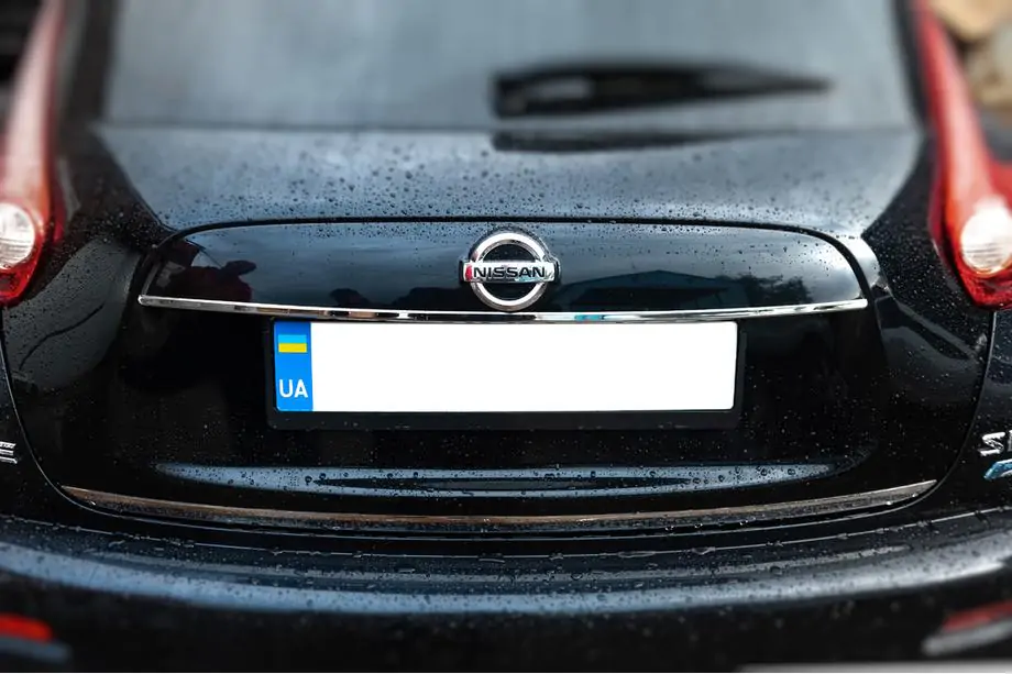 Nissan Juke 2010-2019 Chromleiste über dem Kennzeichen (Edelstahl) Image