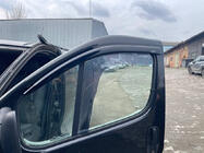 Opel Vivaro 2001–2015 Windabweiser (2 Stk, Niken) Foto 3