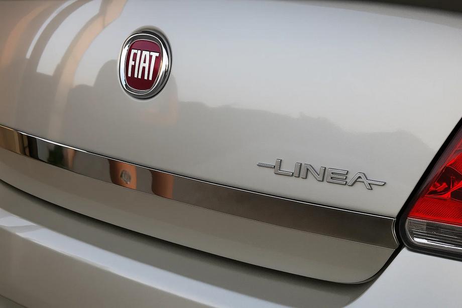 Fiat Linea 2006-2018 Kofferraumdeckel Leiste 2006-2012 Edelstahl Mit Schlüsselloch Foto 2