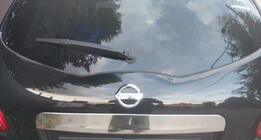 Nissan Qashqai 2010-2014 Chromleiste über dem Kennzeichen (Edelstahl) Ohne Taste, OmsaLine - Italienischer Edelstahl Foto 2