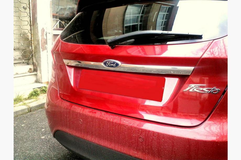 Ford Fiesta 2008-2017 Chromleiste über dem Kennzeichen (Edelstahl) OmsaLine - Italienischer Edelstahl Image