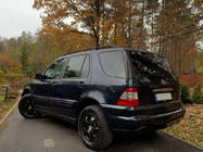 Mercedes ML W163 1997-2005 Chromleiste über dem Kennzeichen (Edelstahl) Chrom Kunststoff Foto 3