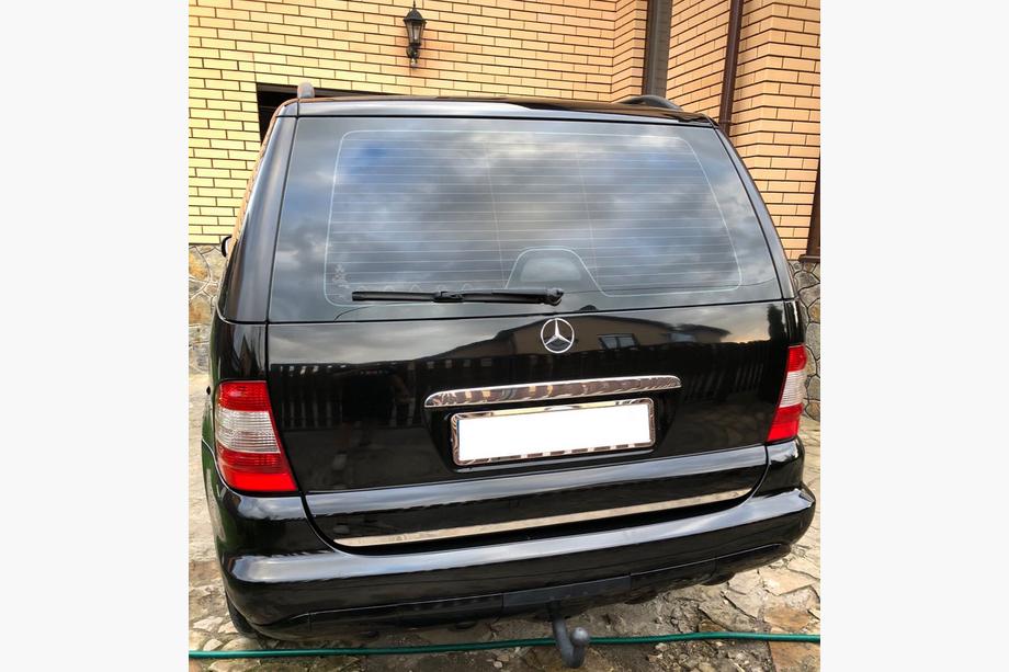 Mercedes ML W163 1997-2005 Chromleiste über dem Kennzeichen (Edelstahl) Chrom Kunststoff Image