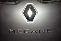 Renault Megane III 2009-2016 Schriftzug Megane 908897337R (270mm x 25mm) Foto 2