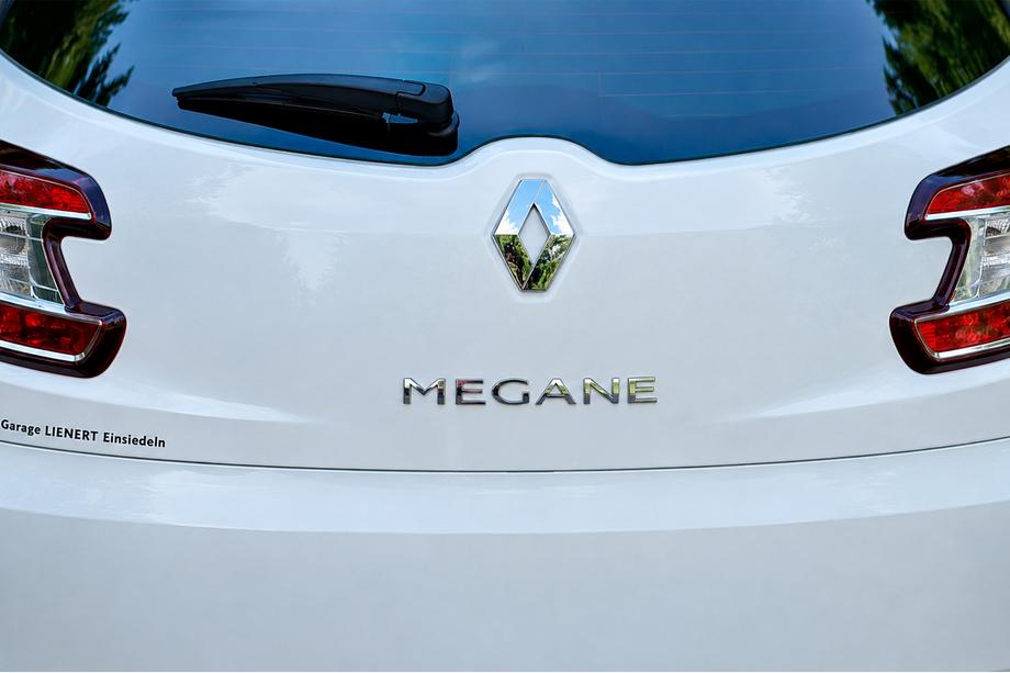 Renault Megane III 2009-2016 Schriftzug Megane 908897337R (270mm x 25mm) Image