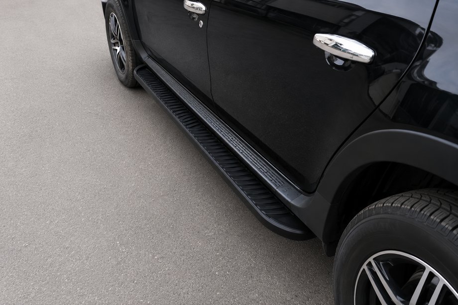 Dacia Duster 2008-2018 Seitenschweller Tayga V1 Schwarz (2 Stk., Aluminium) Image