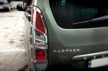Citroen Berlingo 2008-2018 Chrom Blenden für Rückleuchten Eckig (2 Stk, Kunststoff) Foto 2