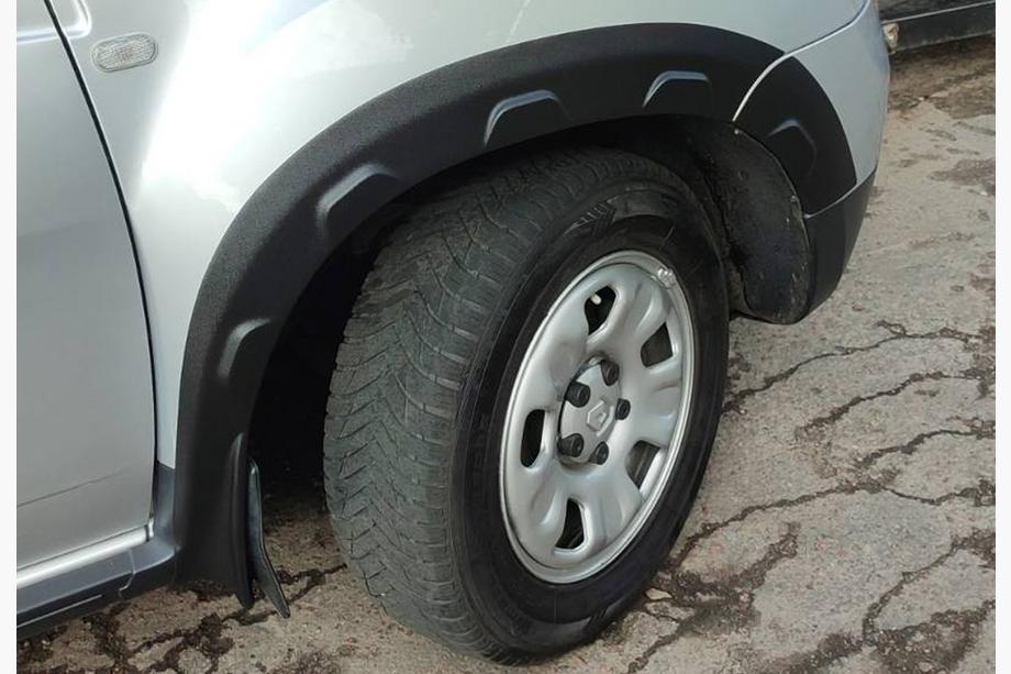 Dacia Duster 2008-2018 Kotflügelverbreiterungen mit Kanten (8 Stk, Kunststoff) Foto 11