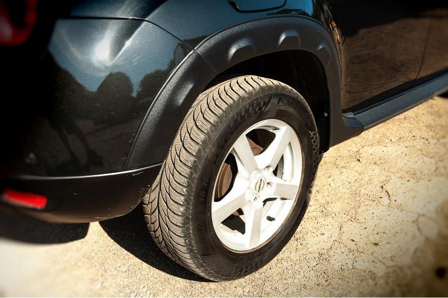 Renault Duster 2008–2017 Kotflügelverbreiterungen mit Kanten (8 Stk, ABS) Foto 7