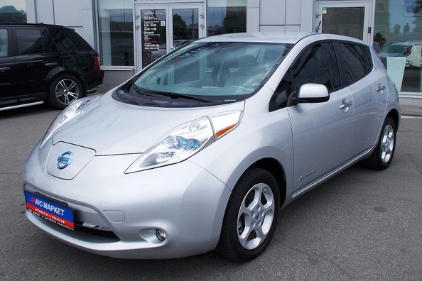 Das Unternehmen «AIS» beginnt, importiert in die Ukraine Elektroautos Nissan Leaf aus den USA Foto 1