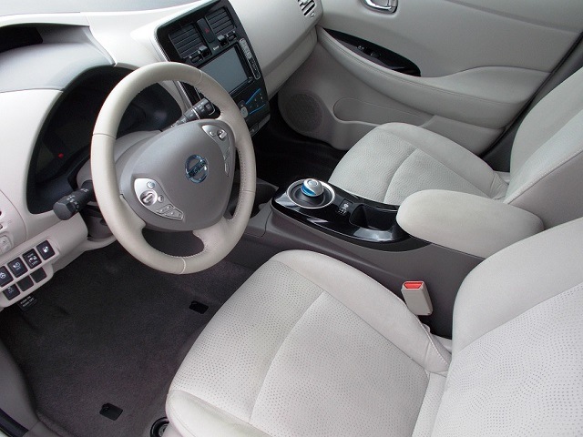 Das Unternehmen «AIS» beginnt, importiert in die Ukraine Elektroautos Nissan Leaf aus den USA