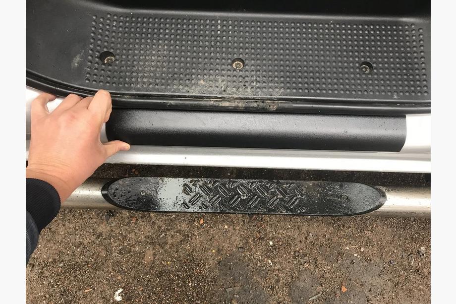 Opel Vivaro 2001–2015 ABS Einstiegsleisten Abdeckungen (2 Stk, DDU) Foto 6