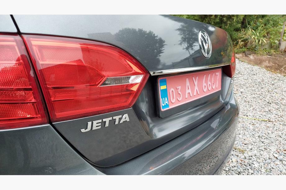 Volkswagen Jetta 2011-2018 Chromleiste über dem Kennzeichen OmsaLine (Edelstahl) Image