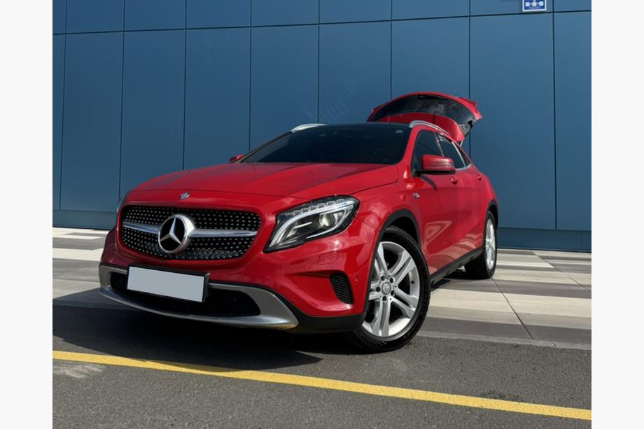 Mercedes GLA X156 2014-2019 Frontgrill Diamond Silber (2014-2016) Image