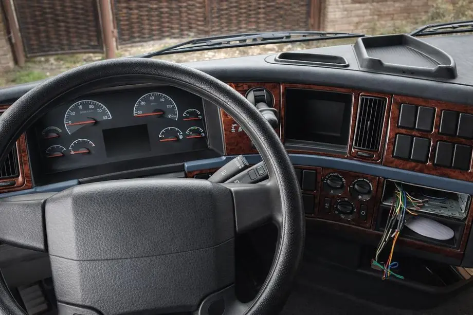 Volvo FH 1993-2012 Armaturenbrett Blenden 2002-2008 (Holzoptik) Image