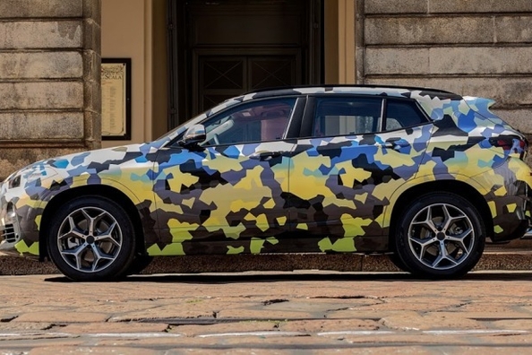 In Mailand zeigte der neue Cross-Coupé BMW X2