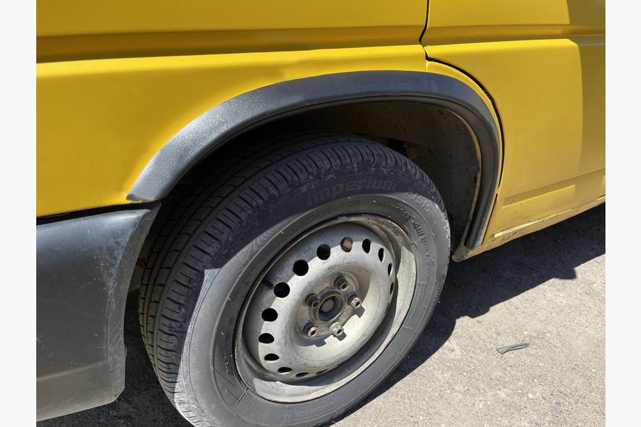 Volkswagen T4 Caravelle/Multivan 1990–2003 Kotflügelverbreiterungen (4 Stk, Kunststoff) Image