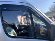 Mercedes Sprinter W906 2006–2018 Windabweiser zum Kleben (2 Stk, Niken) Foto 4
