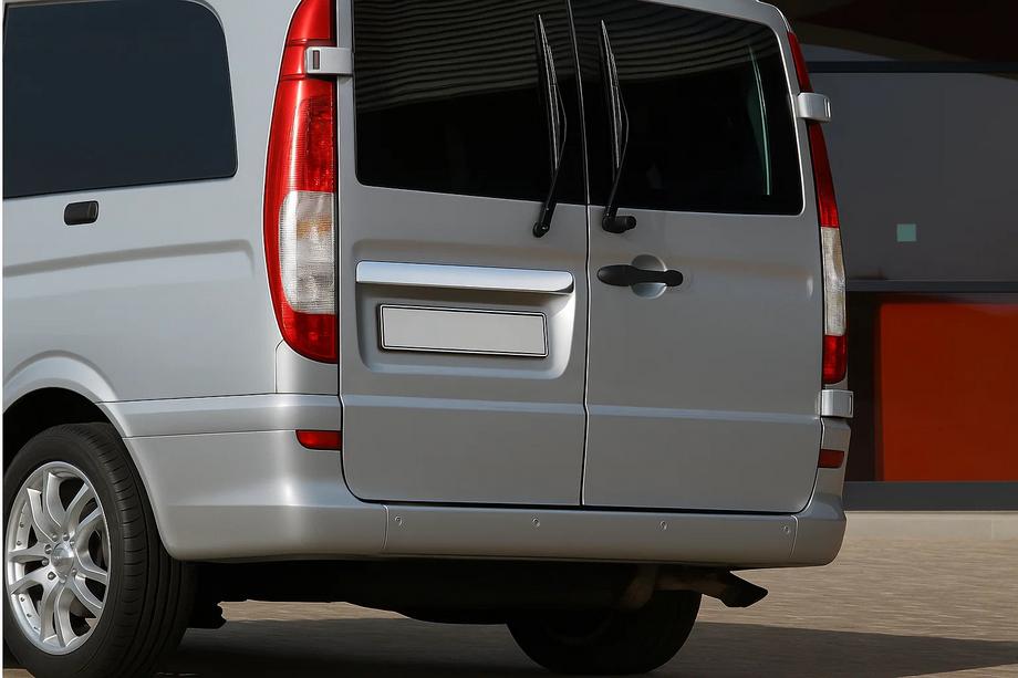 Mercedes Viano 2004-2014 Chromleiste über dem Kennzeichen (2-Türer, Edelstahl) OmsaLine - Italienischer Edelstahl (mit Schriftzug) Foto 4