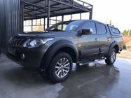 Mitsubishi L200 2015-2024 Laderaumabdeckung mit Schiebefenstern Foto 3