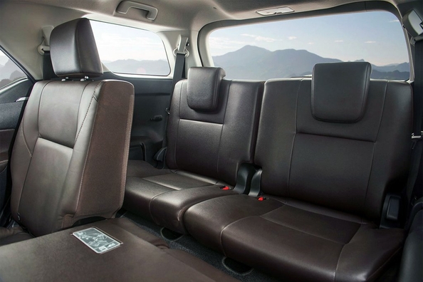 Übersicht 7-Sitzer-SUV Toyota Fortuner Foto 4