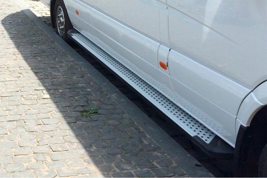 Mercedes Sprinter W906 2006–2018 Trittbretter Allmond Grey (2 Stk., Alu) Image