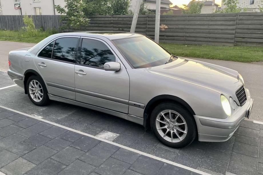 Mercedes E-class W210 1995-2002 Radlaufverbreiterungen (4 Stk, schwarz) Image