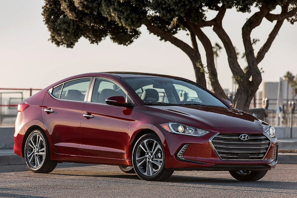 Übersicht der Hyundai Elantra Limousine der sechsten Generation Foto 1