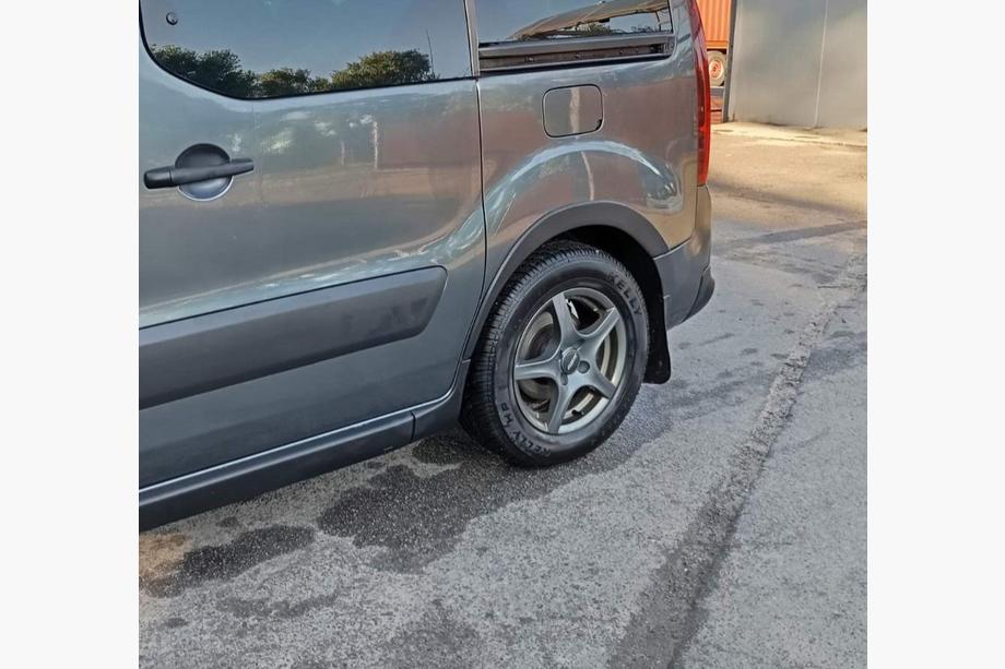 Peugeot Partner Tepee 2008-2018 Radlaufverbreiterungen (4 Stk, schwarz) 2 Seitentüren, Metall Foto 5