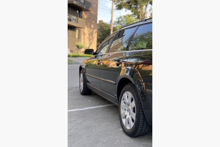 Volkswagen Passat B5 1997-2005 Radlaufverbreiterungen (4 Stk, schwarz) Limousine, 2000-2006, Metall Foto 16