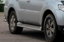 Mitsubishi Pajero Wagon III 1999-2006 Seitliche Rohre passend zur Originalbefestigung (2 Stk., Edelstahl) Foto 4