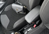 Citroen C-3 2009–2016 Armlehne (mit Kunststoffadapter für Getränkehalter) Foto 8