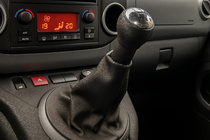Peugeot Partner Tepee 2008-2018 Schaltsack Leder Foto 1