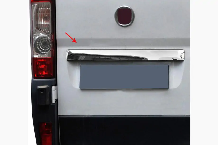 Fiat Ducato 2006-2025 Chromleiste über dem Kennzeichen (Edelstahl) Image