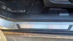 Suzuki SX4 2006-2013 Einstiegsleisten Abdeckungen (4 Stk.) Foto 1