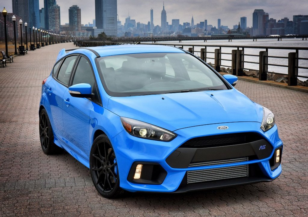 Übersicht der sportlichen Fließheck-Version des Ford Focus RS