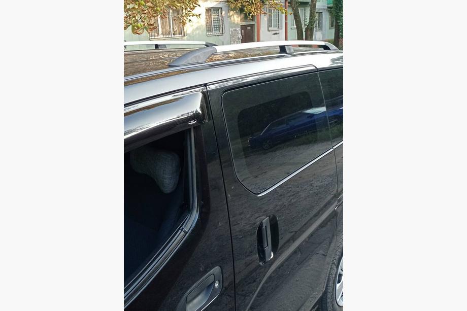 Nissan NV200 2009- Dachreling Chrom 143 cm, Gusseiserne Fuesse Image