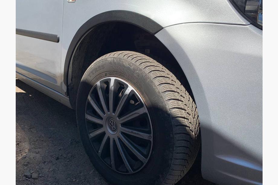 Volkswagen Caddy 2010-2015 Radlaufverbreiterungen (schwarz matt) Kurzversion, 2 Seitenteile (Metall) Foto 4