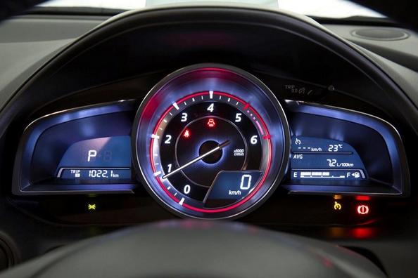 Übersicht der Crossover Mazda CX-3 Foto 6