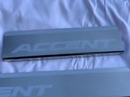 Hyundai Accent 2011-2017 Einstiegsleisten Abdeckungen Nataniko (4 Stk., Edelstahl) Premium - 3M Klebeband, 0.8 mm Foto 3