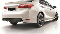 Toyota Corolla 2013-2019 Eckschutz für vordere und hintere Stoßstange (grundiert zum Lackieren) Foto 3