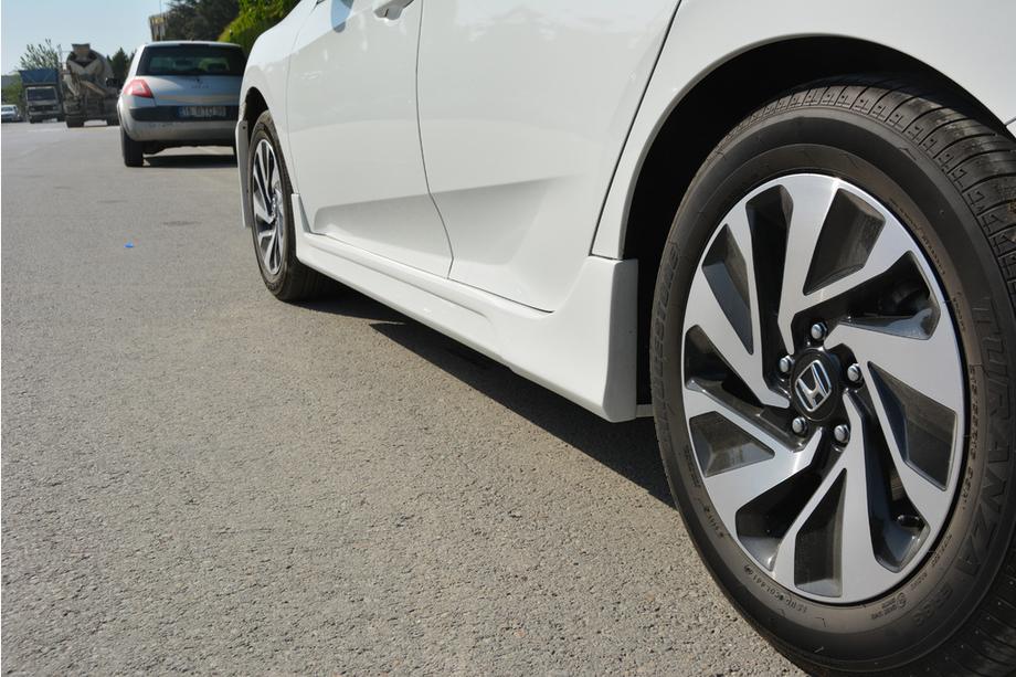 Honda Civic Sedan X 2016-2021 Seitenschweller (grundiert zum Lackieren) Foto 2