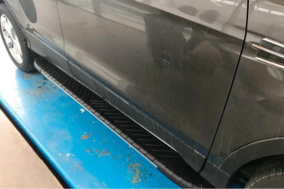 Ford Kuga/Escape 2013-2019 Trittbretter Bosphorus Grey (2 Stk., Aluminium) Mit Zierleisten an den Türen Foto 7