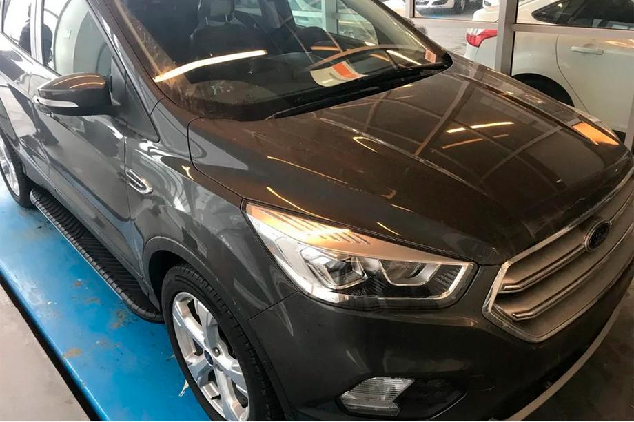 Ford Kuga/Escape 2013-2019 Trittbretter Bosphorus Grey (2 Stk., Aluminium) Mit Zierleisten an den Türen Foto 3