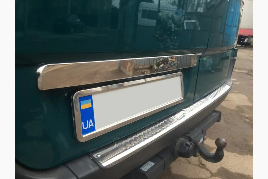 Volkswagen Crafter 2006-2016 Kofferraumleisten über dem Kennzeichen BlackChrome (Edelstahl) Image
