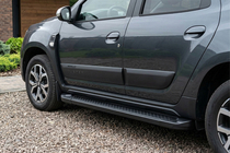 Dacia Duster 2018-2024 Trittbretter Allmond Black (2 Stk., Aluminium) Foto 1