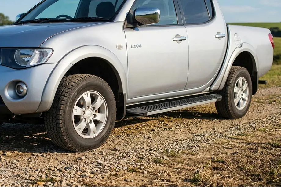Mitsubishi L200 2015-2024 Seitenschweller Maya V1 (2 Stk., Aluminium) Image